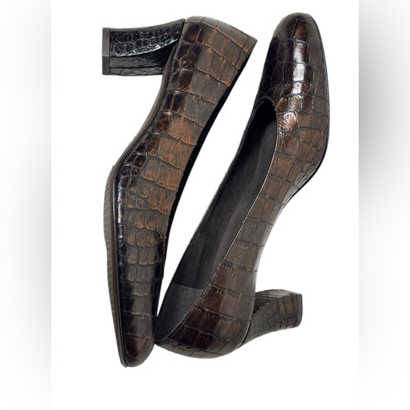 STUART WEITZMAN Women's Dark Brown Croc Leather Tilting Pump Size 7.5 - Picture 5 of 13